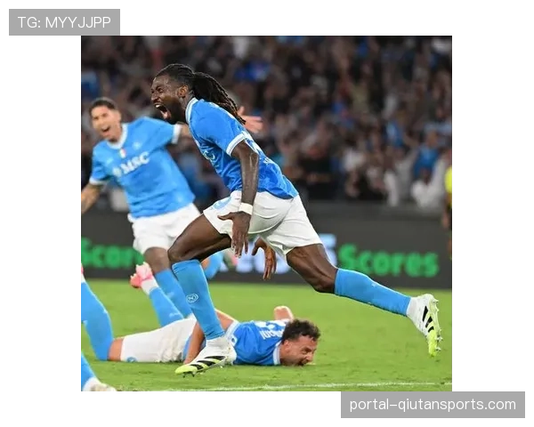 意甲“足球节”在那不勒斯开幕,吸引上万市民参与 意甲“足球节”在那不勒斯开幕,吸引上万市民参与