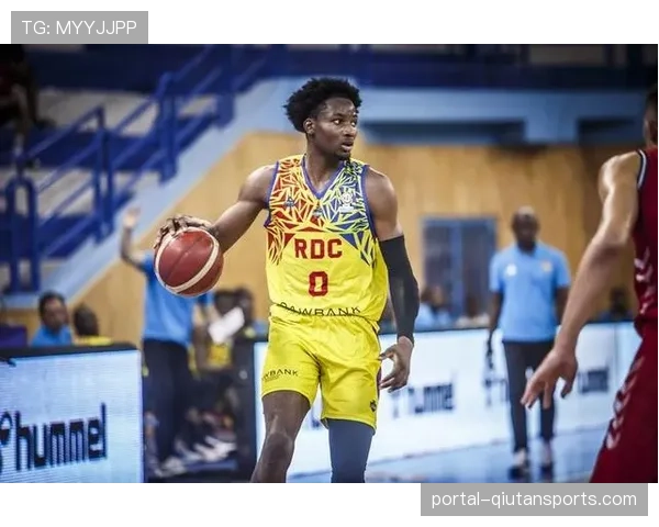 勇士队新训练基地“效能中心”落成,内置全球首个全息影像投篮干扰训练系统 勇士队新训练基地“效能中心”落成,内置全球首个全息影像投篮干扰训练系统